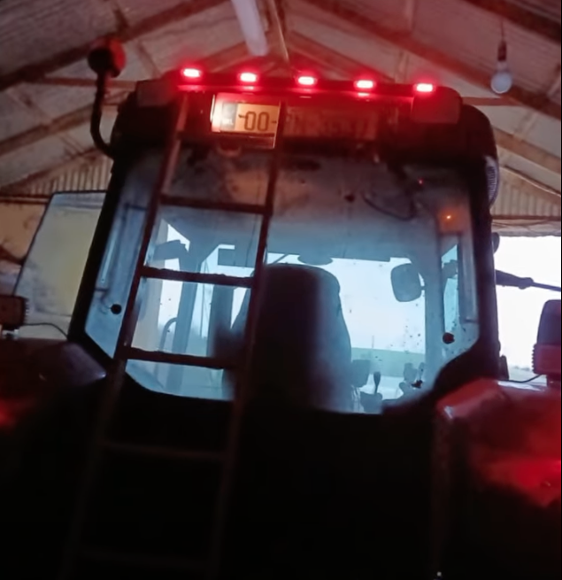 Red flashing LED bar